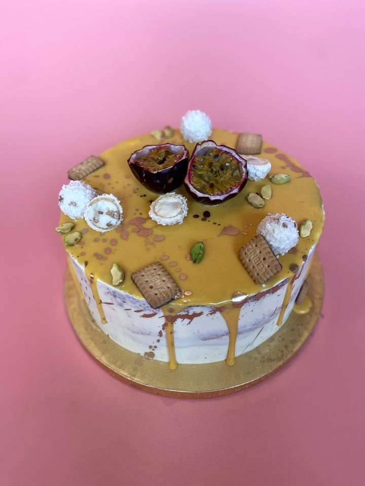 Tort z marakują i pistacją